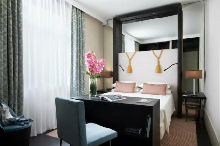 Sina Bernini Bristol, Autograph Collection - 65