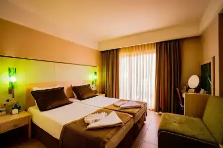 Ambassador Plaza - 7