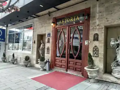 Queen's Astoria Design - 24