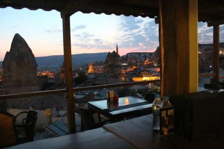 Shoestring Cave House - 13