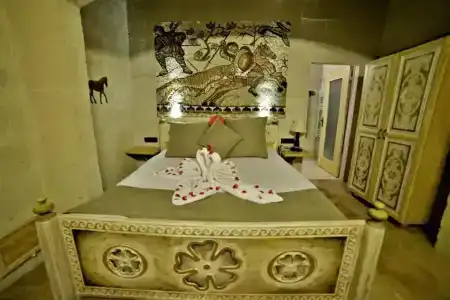 Caftan Cave Suites - 1