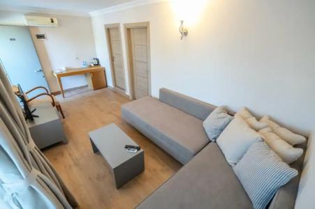 Moonshine & Suites - 66