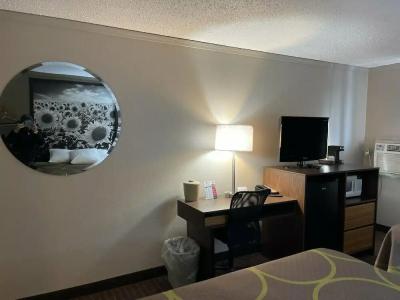 Super 8 by Wyndham Bismarck - 83