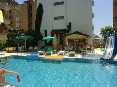 Kleopatra Celine - 16