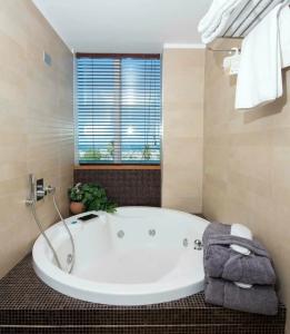 Best Western Maison B - 36