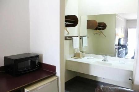 Texas Inn Downtown McAllen - 80