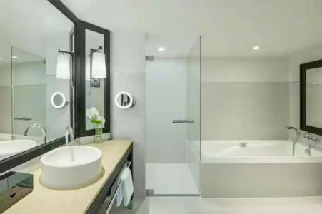 Millennium Hilton Bangkok - 46