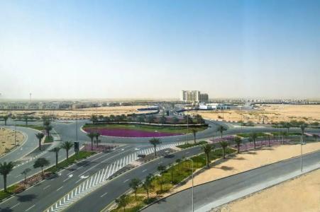 Holiday Inn Dubai Al-Maktoum Airport - 8