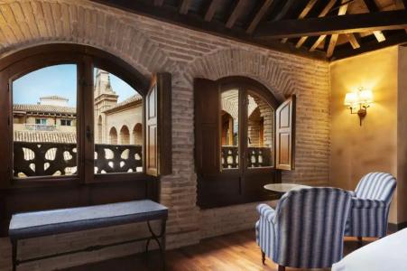 Palacio de Santa Paula, Autograph Collection - 50