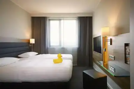 Moxy Frankfurt Airport - 3