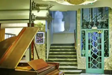 Queen's Astoria Design - 17