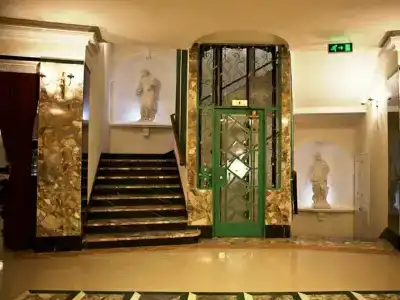 Queen's Astoria Design - 40