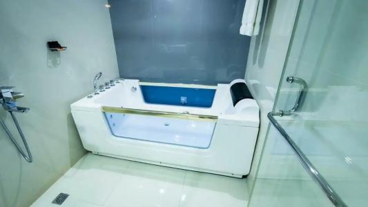 Arman Juffair Mall - 85