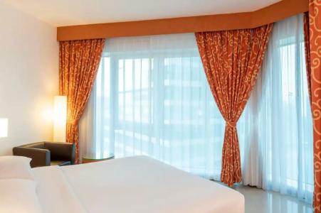 Four Points by Sheraton Downtown Dubai - 70