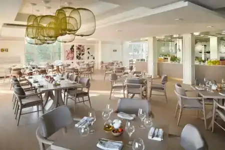 Address Montgomerie - 18