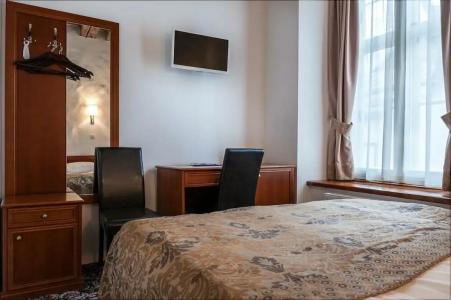 Three Crowns Residents - 73