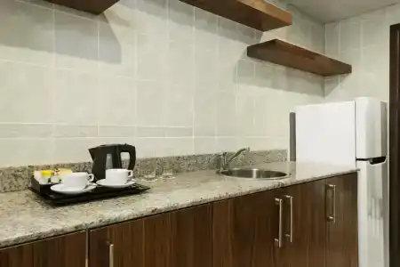 Howard Johnson by Wyndham Abu Dhabi - 10