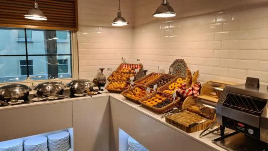 Premier Inn Dubai Al Jaddaf - 57