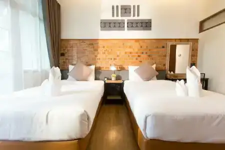 The Old City Wall Inn - 10