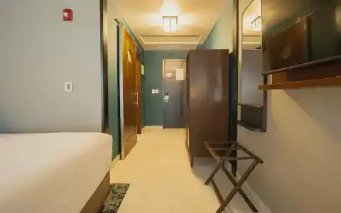 Four Points by Sheraton - 44