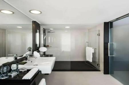 Radisson Suites Bangkok Sukhumvit - SHA Extra Plus - 85