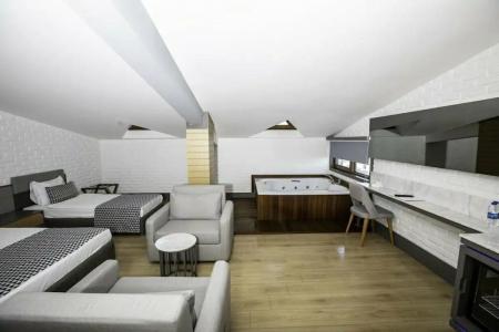 Laren Family & Spa - Boutique Class - 80