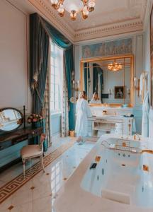 Shangri-La Paris - 53