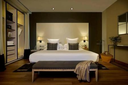 Grand Central, Small Luxurys - 94