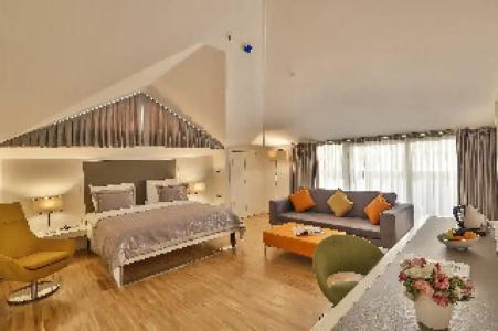 Business Life Boutique & Spa - 16