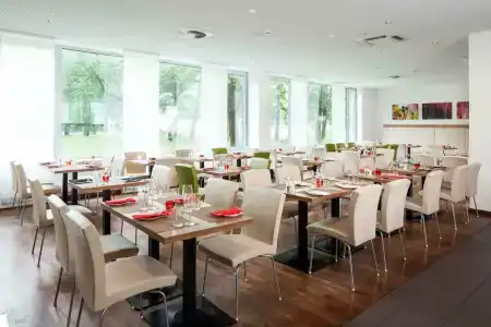 Park Inn by Radisson Frankfurt Airport - 21