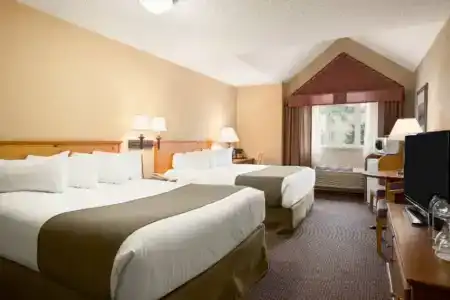 Canmore Inn & Suites