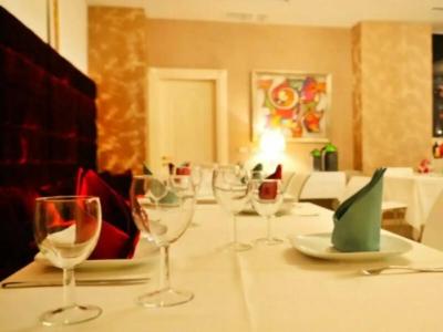 Golden City & Spa - 58