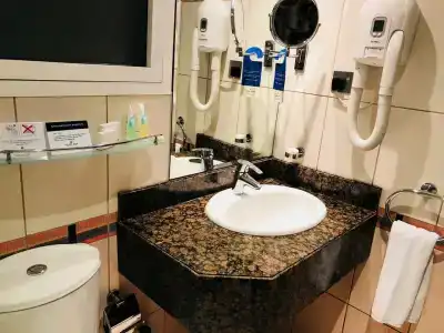 Golden Tulip Apartments - 27