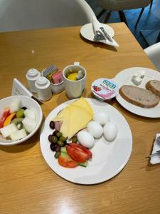 Premier Inn Dubai Investments Park - 18