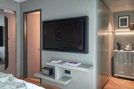 Gekko House Frankfurt, a Tribute Portfolio - 7