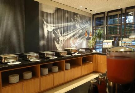 Courtyard by Marriott Wiesbaden-Nordenstadt - 17