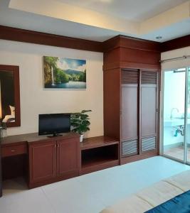 Naithon Beach Mansion - 6