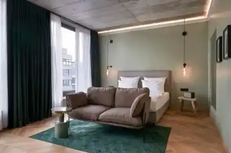 Gekko House Frankfurt, a Tribute Portfolio - 27