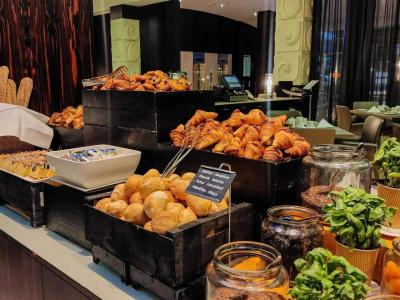 Novotel World Trade Centre Dubai - 24