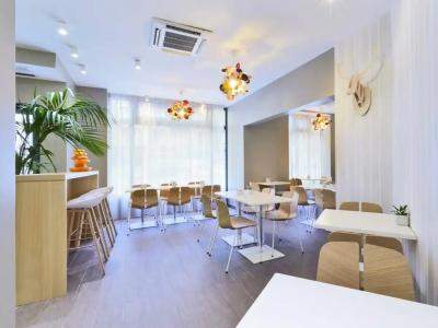 Kyriad Paris 18 - Porte de Clignancourt - Montmartre - 90