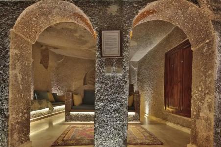 Shoestring Cave House - 58