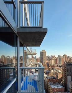 Mondrian Park Avenue - 84