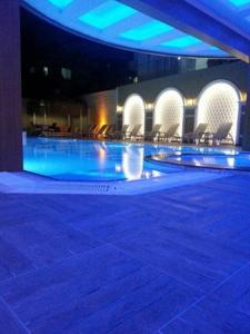 Lavinia Apart & - 64