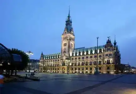 Courtyard by Marriott Hamburg Airport - 3