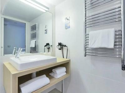 Kyriad Paris 18 - Porte de Clignancourt - Montmartre - 14