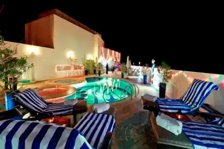 Howard Johnson Bur Dubai - 17