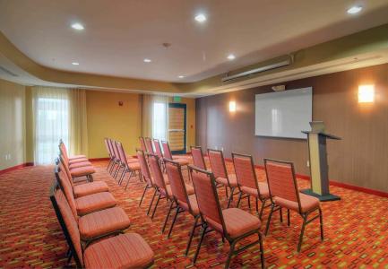 Courtyard Medford Airport - 24