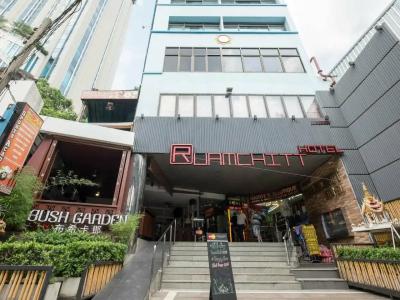 Ruamchitt Plaza - 49