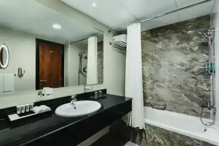 Hawthorn Suites by Wyndham Abu Dhabi City Center - 75