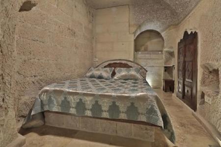 Shoestring Cave House - 79